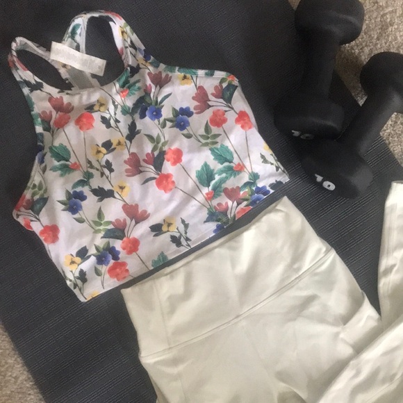 Fabletics Medium crop bra top Tags off - never worn - Picture 8 of 9